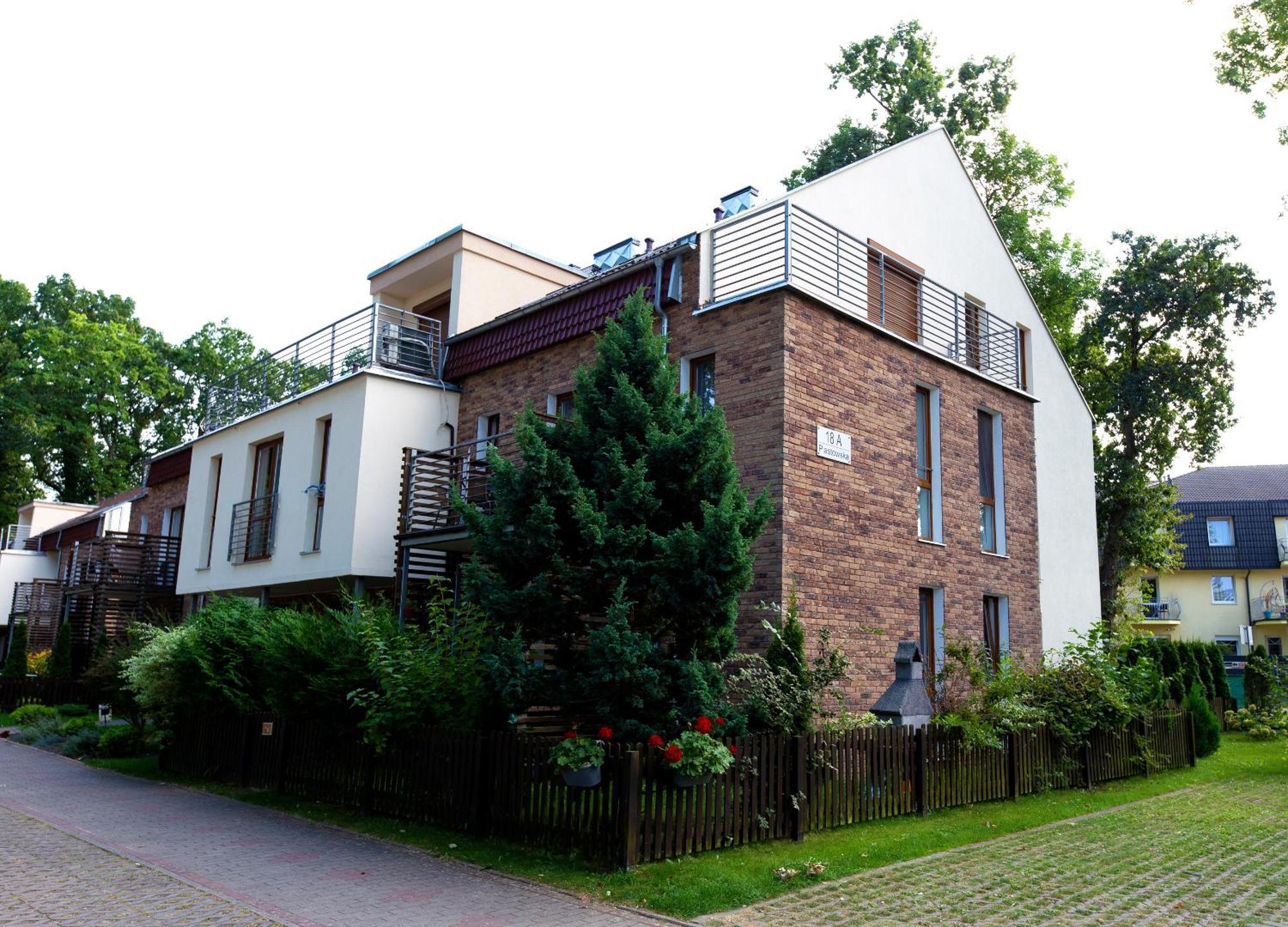 Apartament Ikar Z Wlasnym Ogrodkiem, Bardzo Blisko Morza Rewal Exterior photo