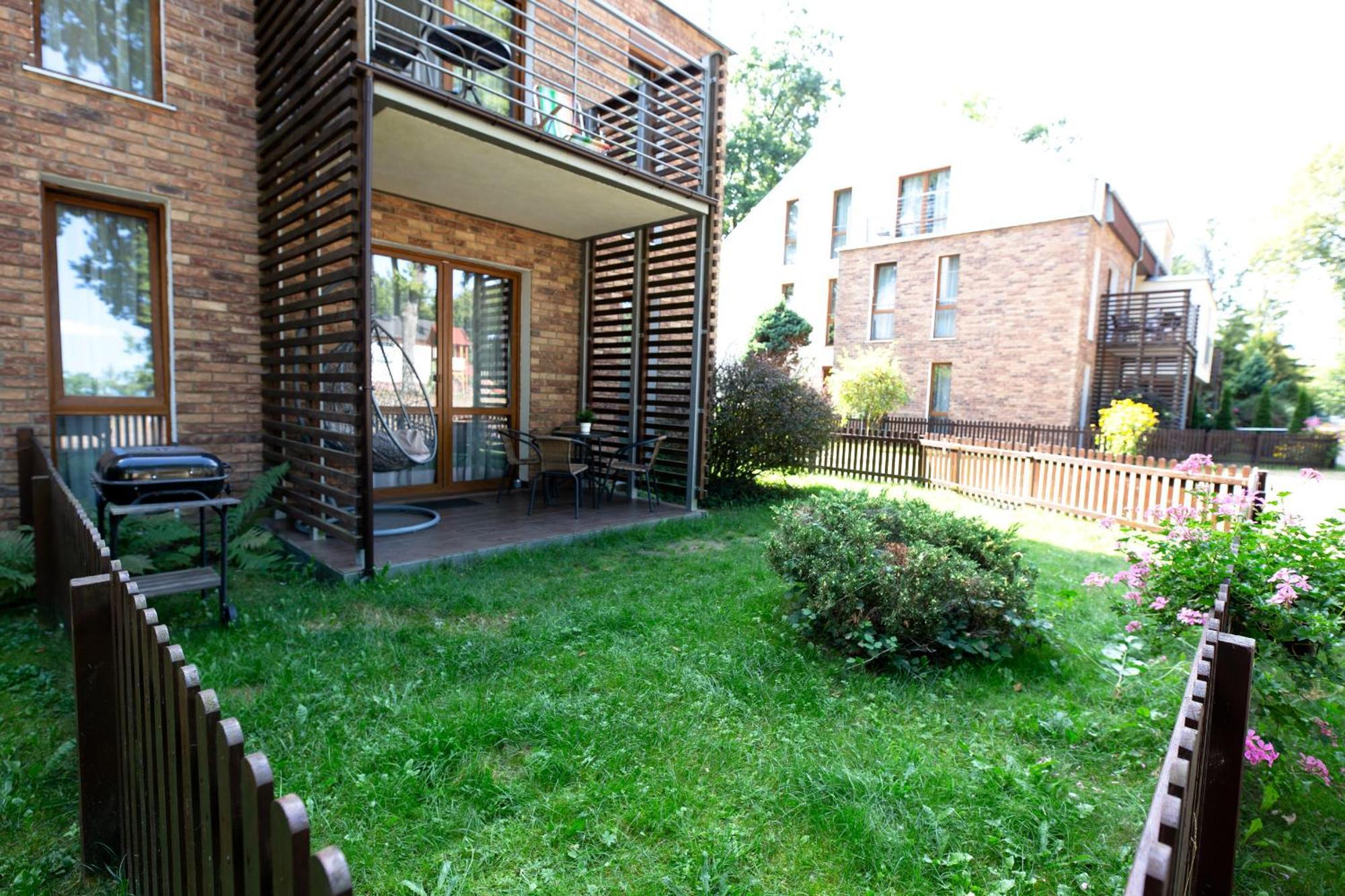 Apartament Ikar Z Wlasnym Ogrodkiem, Bardzo Blisko Morza Rewal Exterior photo